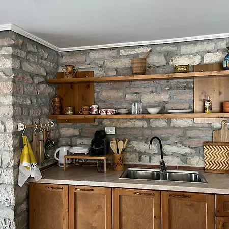 Stone House Kleopatra *